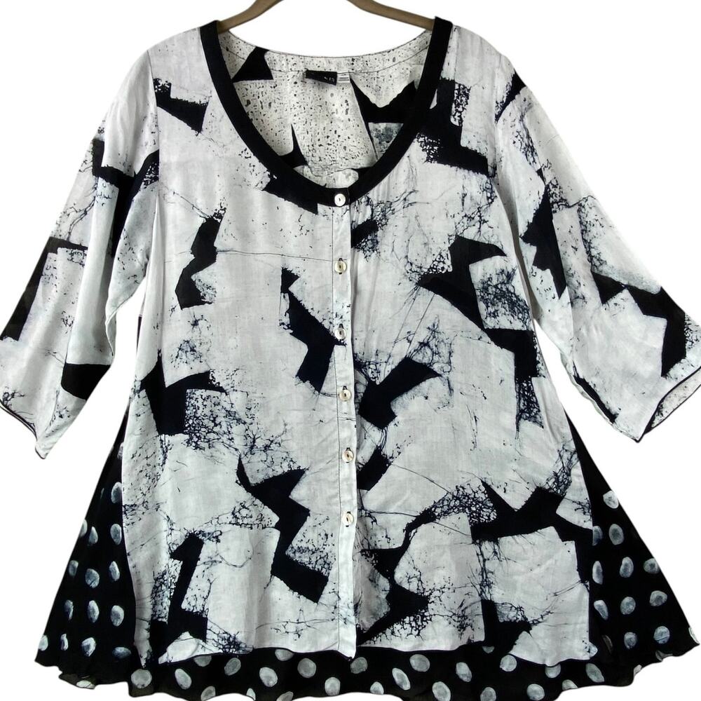 IguaNa Tunic Top Size XS/S/M Oversized Art To Wear Black White Boho